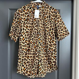 Leopard print short sleeve H&M button up Size XS NWT